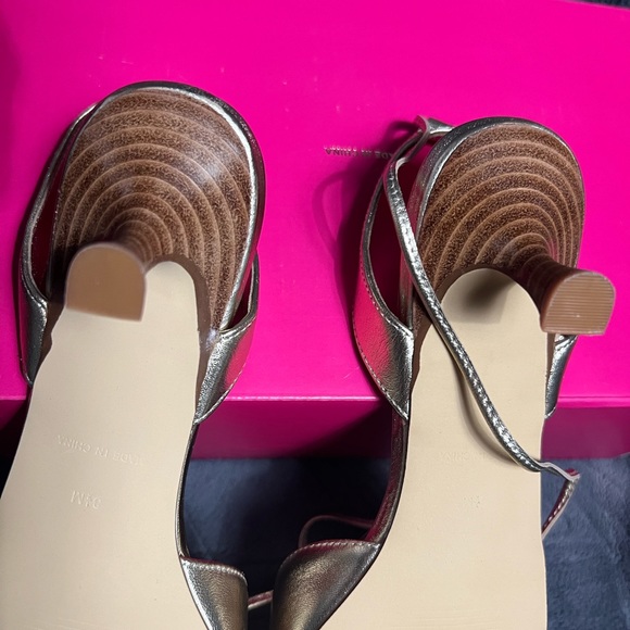 Lilly Pulitzer NEW GOLD sling back kitten heels. - Picture 4 of 6